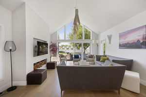 Living area to deck- click for photo gallery